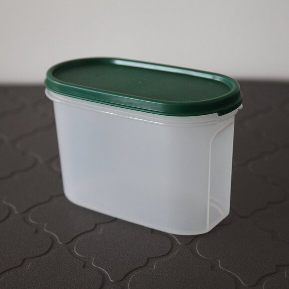 4 3/4 cups Tupperware Container - Picture 1 of 10